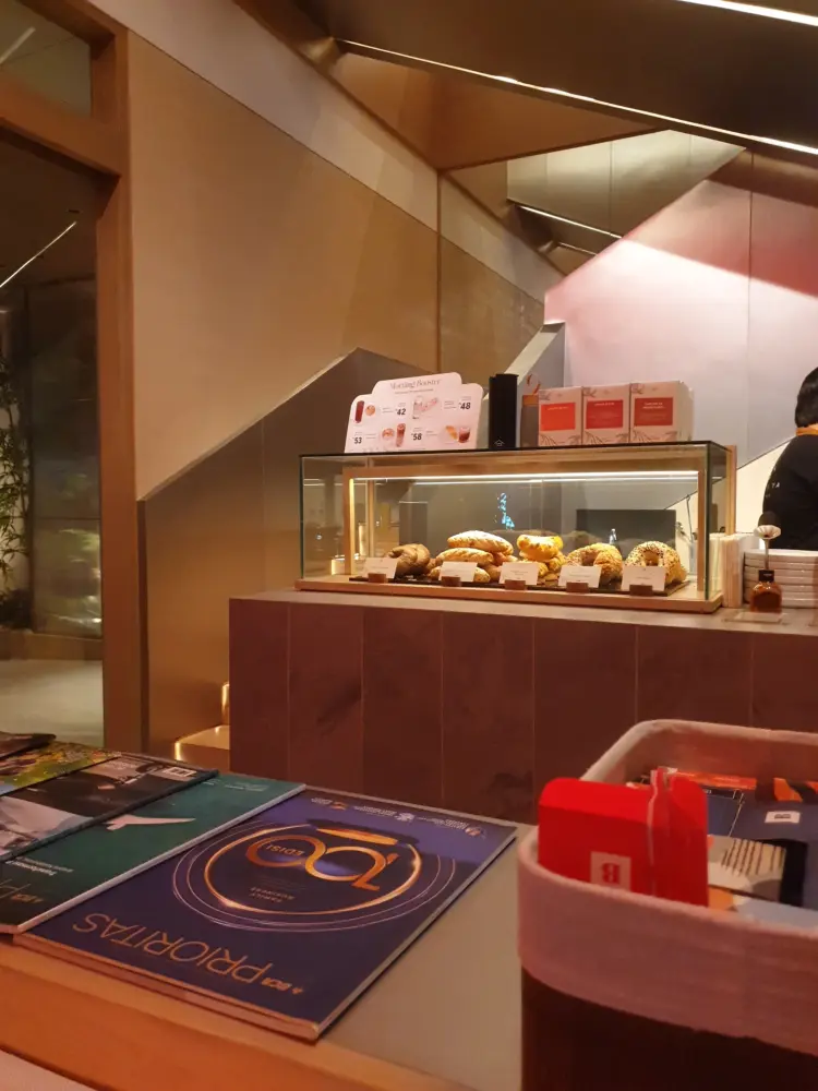 Chin Ma Ya Ramen & Café 8