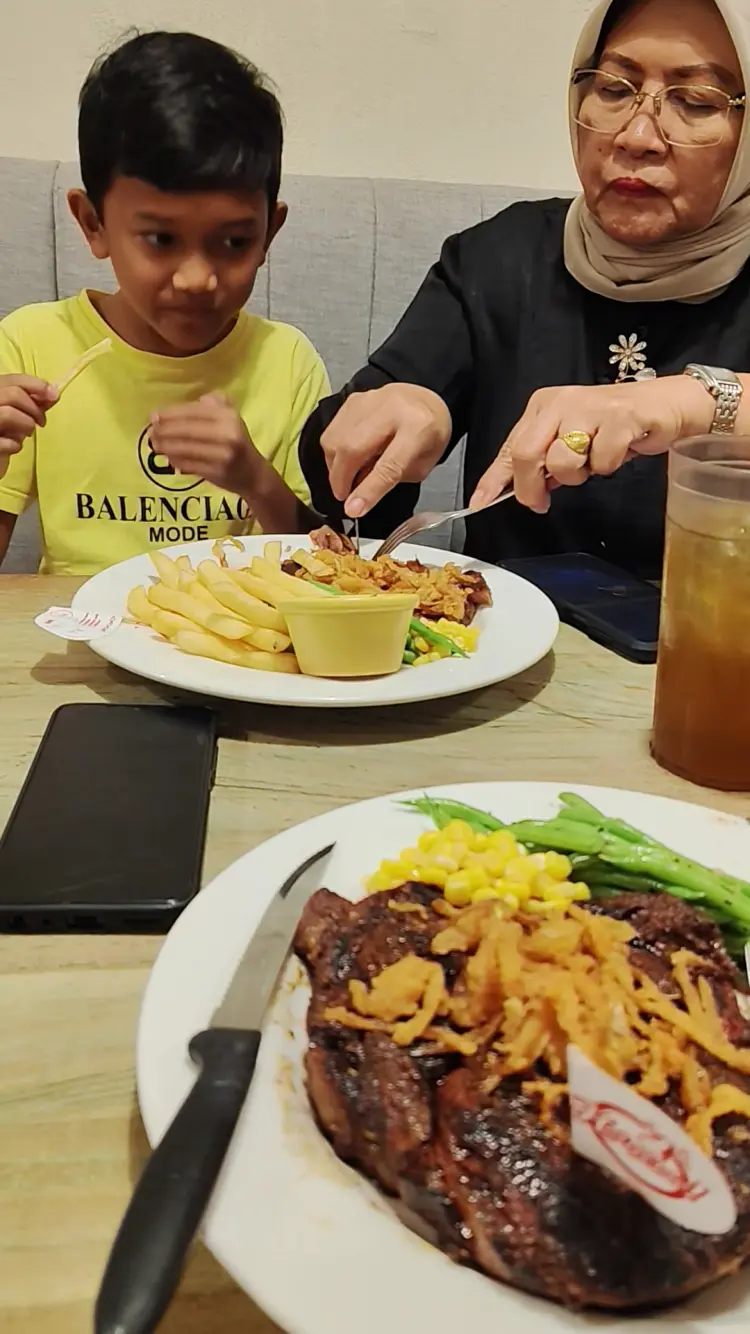 Holycow! STEAKHOUSE By Chef Afit 8