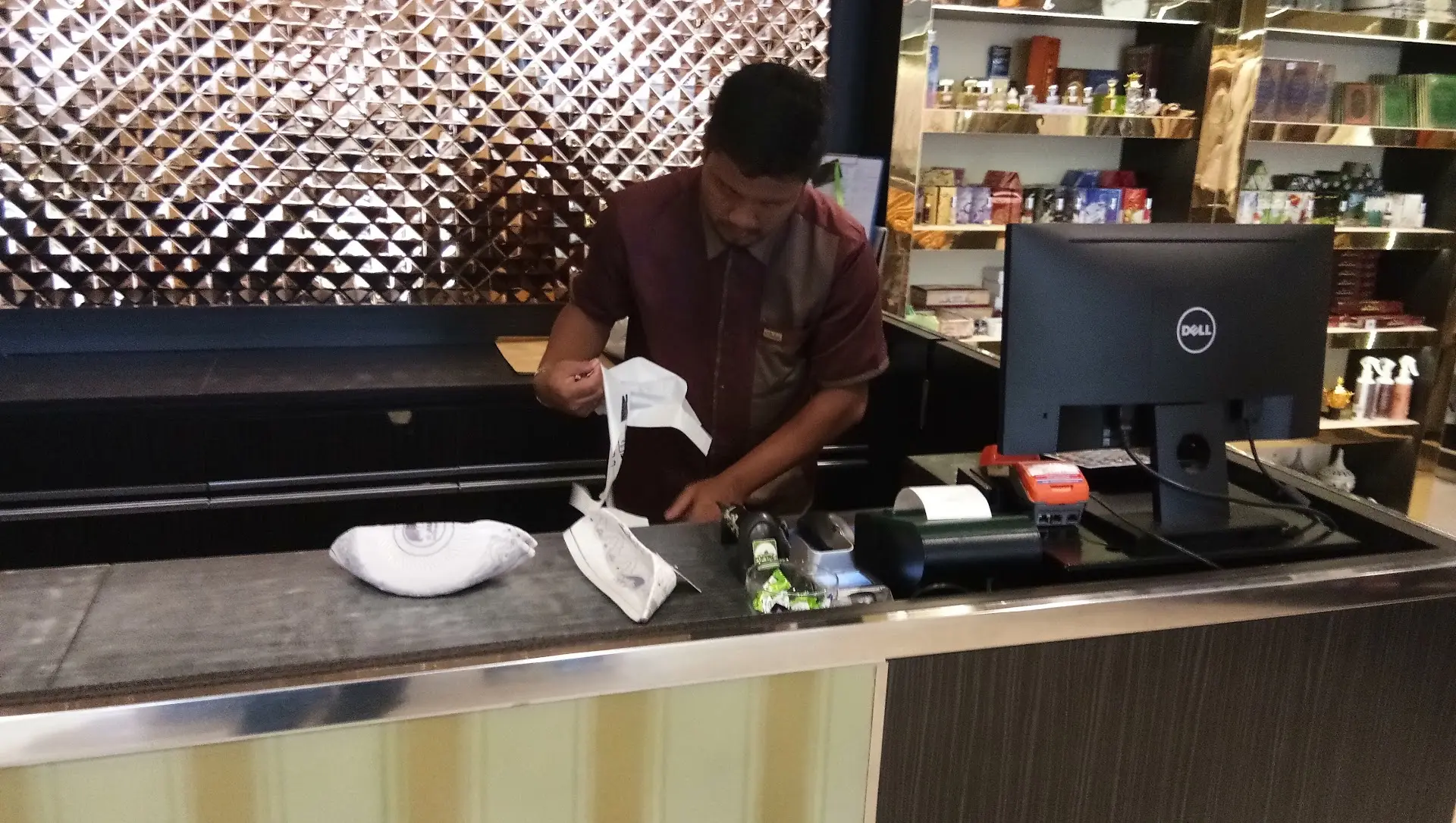 谷歌4.7分，但服务员爱答不理？这家南加小店我劝你带够现金再进！ 3