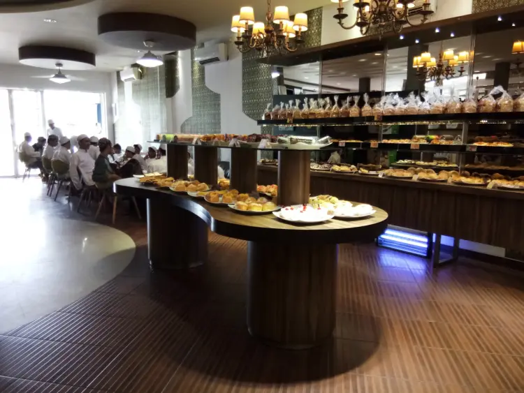 Al Zahra Bakery & Gallery 8