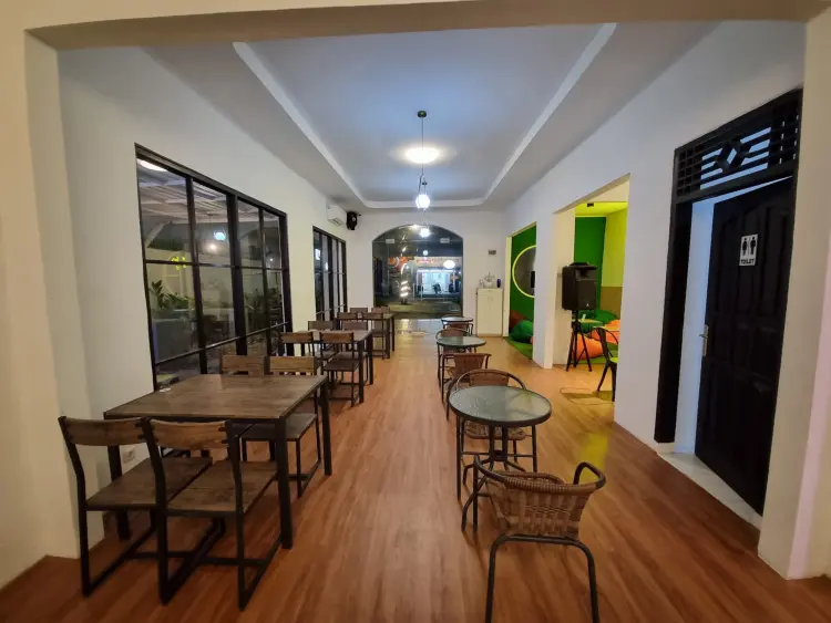 Muara Cafe & Space 5