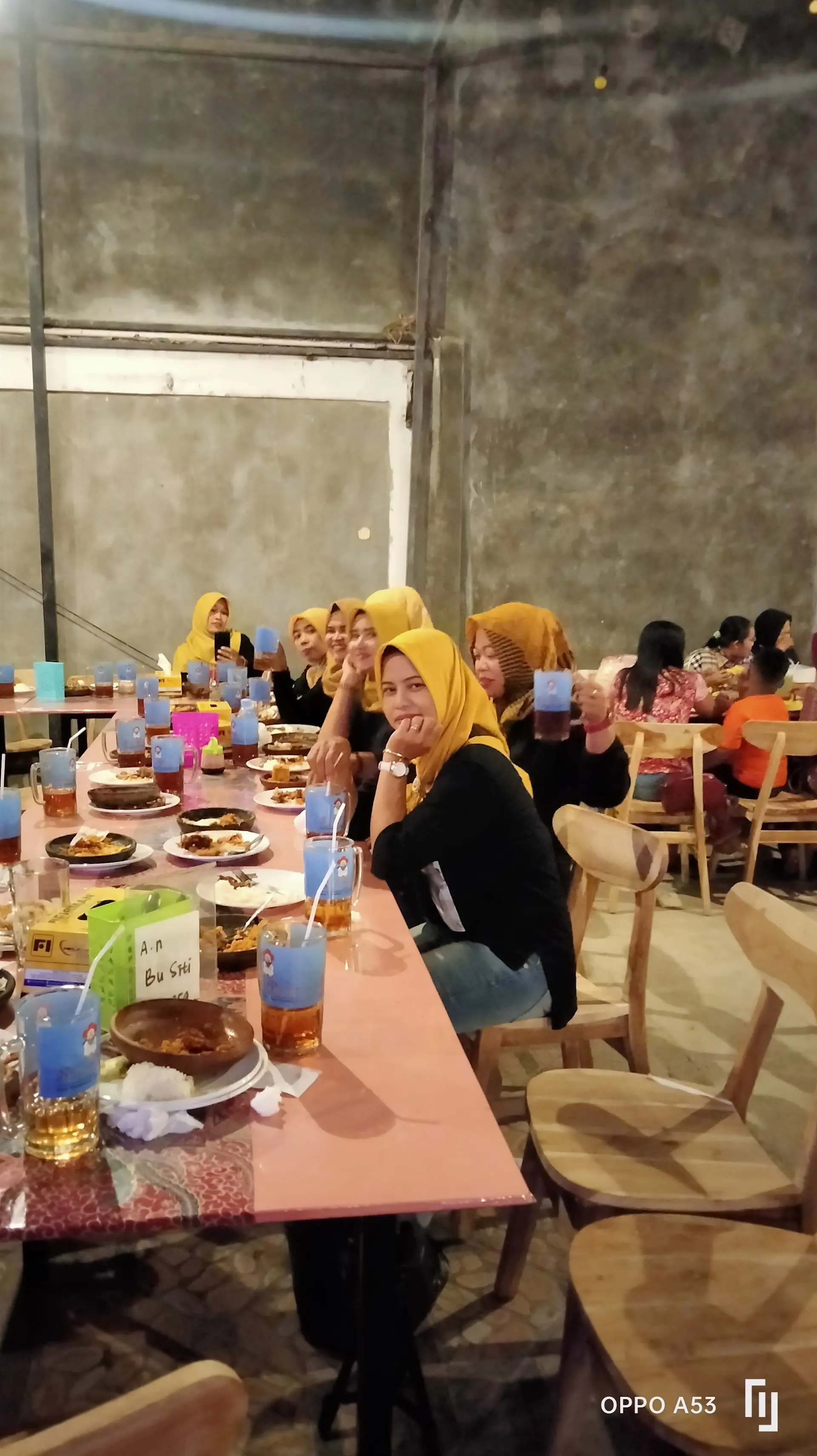 Keluarga di Kudus, merapat! 🤩 Anjay, ada resto yang langsung pindahin playground ke dalem 3