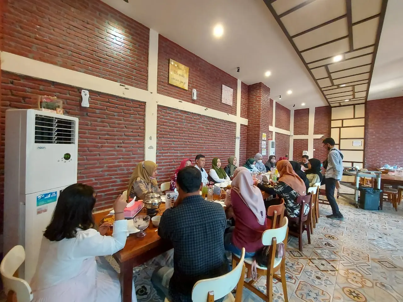 Keluarga di Kudus, merapat! 🤩 Anjay, ada resto yang langsung pindahin playground ke dalem 2