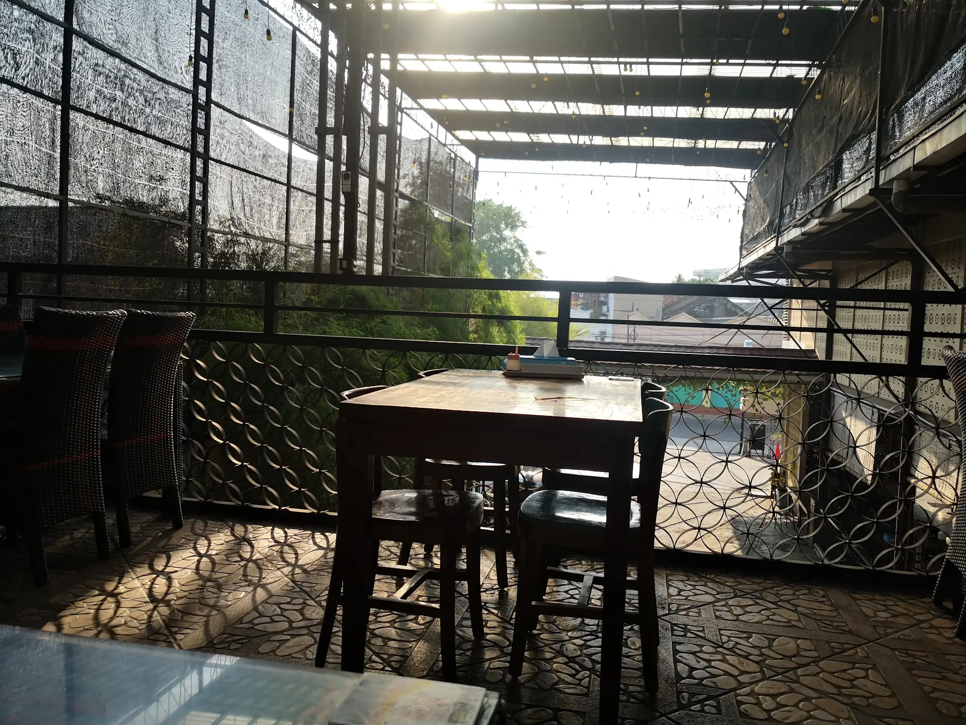 Keluarga di Kudus, merapat! 🤩 Anjay, ada resto yang langsung pindahin playground ke dalem 5