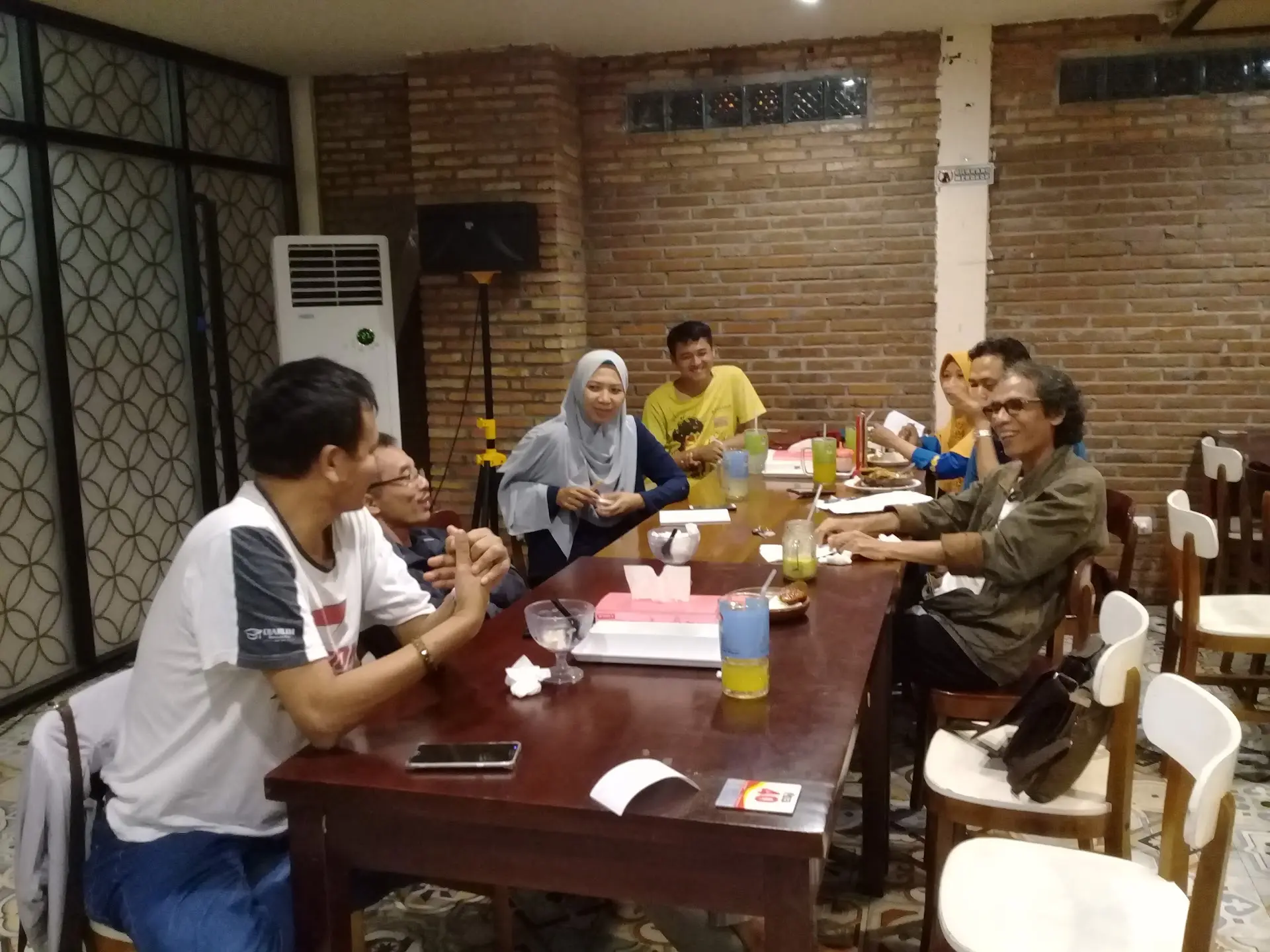 Keluarga di Kudus, merapat! 🤩 Anjay, ada resto yang langsung pindahin playground ke dalem 4