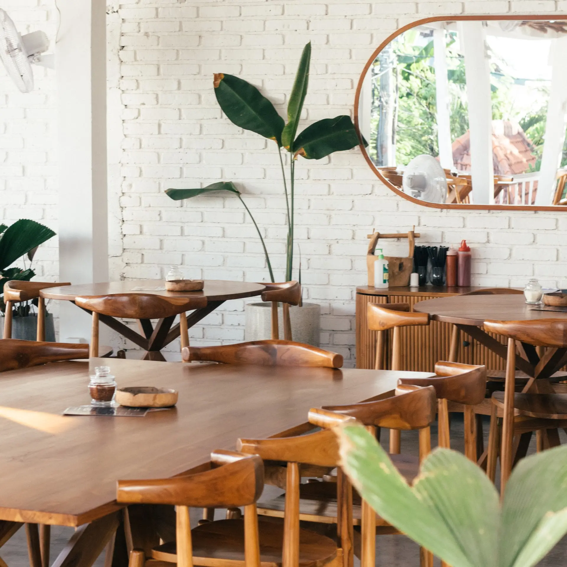 Google 4.8 stars, but negative reviews can land you in the hospital? What bizarre entity is this Cang Gu store? 5