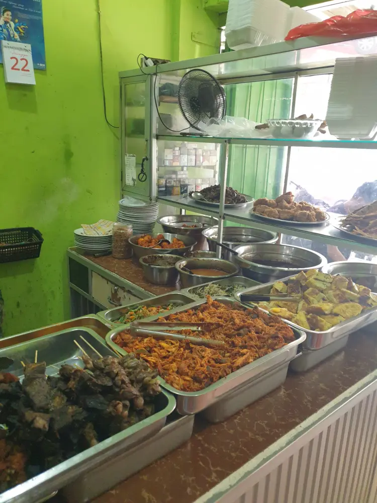 Anak Jawa, merapat! Di Makassar, hatiku langsung adem diobatin sama Bakmi lokal ini 😭 Mantap