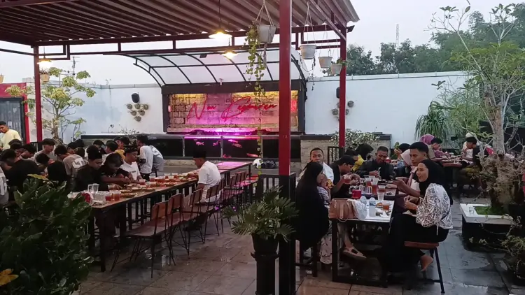 NEW KASMARAN (Cafe & Resto) 7