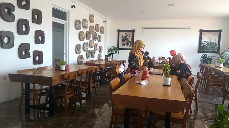 NEW KASMARAN (Cafe & Resto) 4