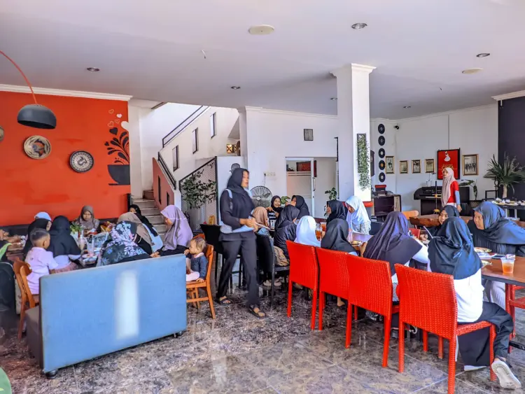 NEW KASMARAN (Cafe & Resto) 9