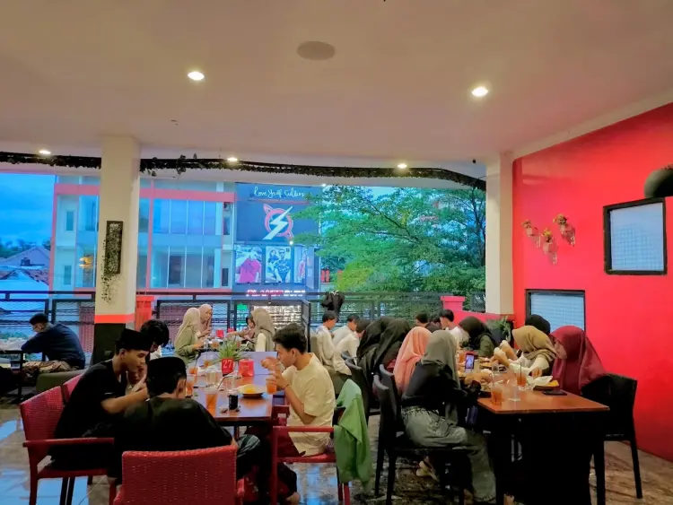 NEW KASMARAN (Cafe & Resto) 8