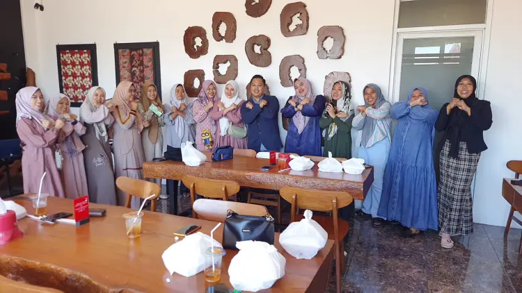 NEW KASMARAN (Cafe & Resto) 10