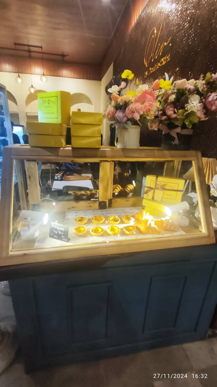 The OLIV. Cafe by Double Eight 3