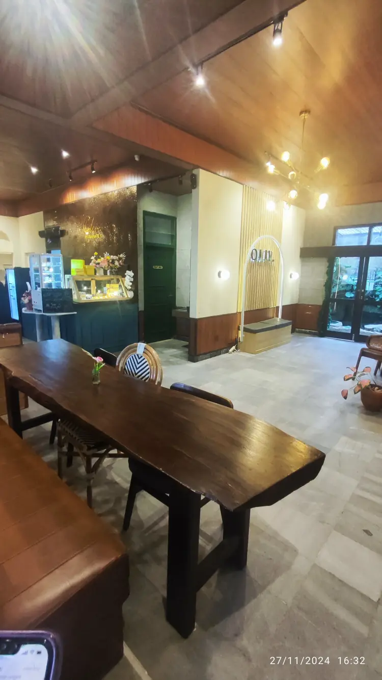 The OLIV. Cafe by Double Eight 8