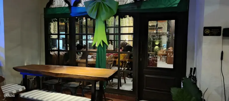 The OLIV. Cafe by Double Eight 9