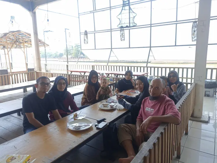 Saraba Nyaman Floating Restaurant 7