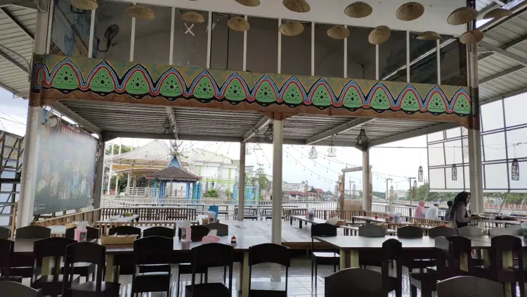 Saraba Nyaman Floating Restaurant 6