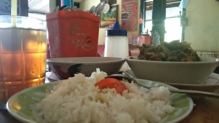 Sate Klatak Kambing Muda Pak Tong & warung kopi sedanten - Kusumanegara 10