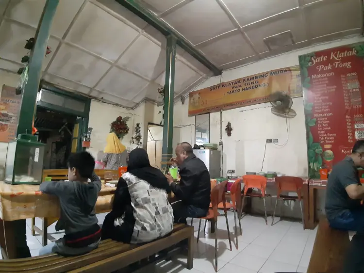 Sate Klatak Kambing Muda Pak Tong & warung kopi sedanten - Kusumanegara 5