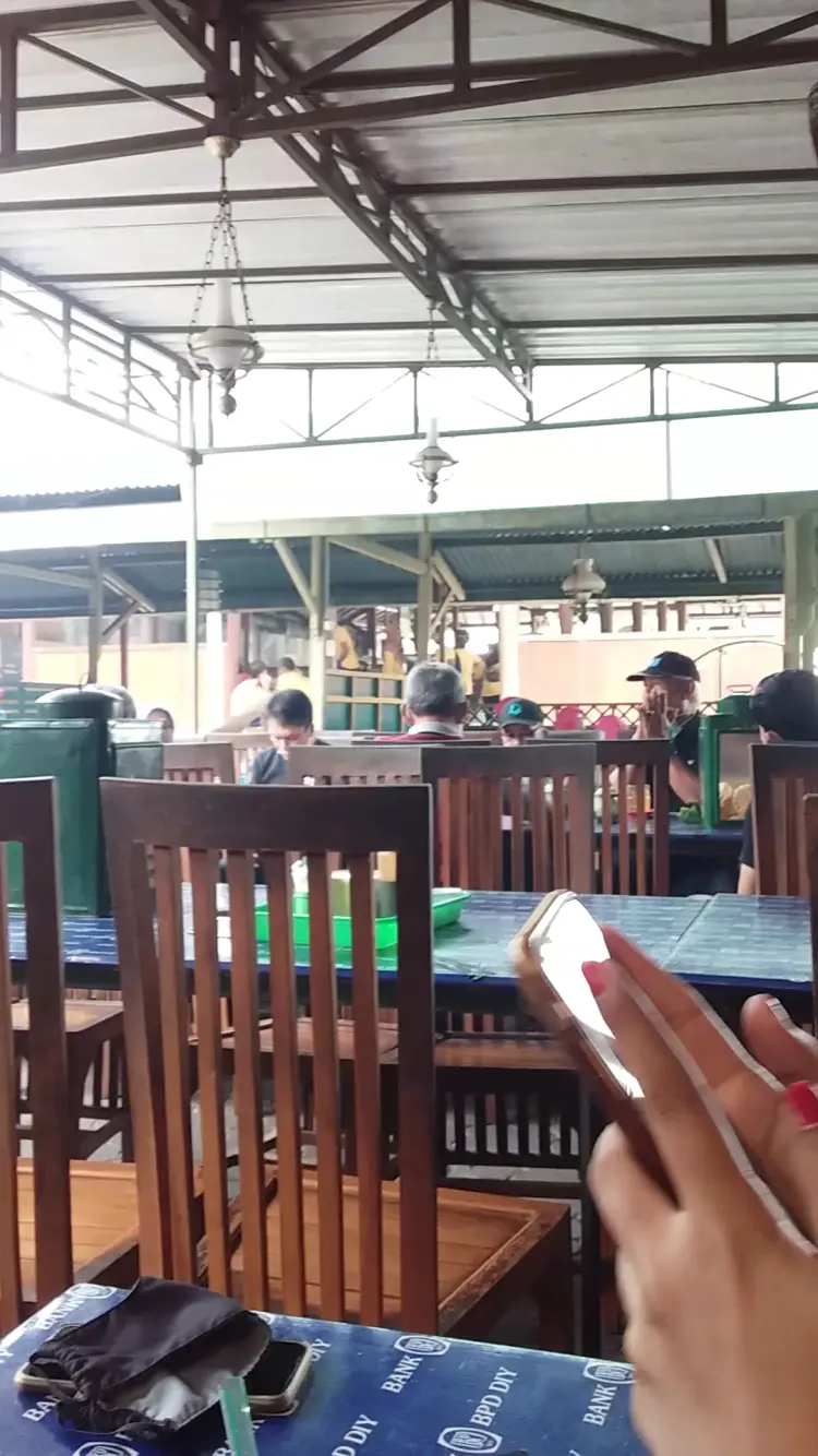 Sate Klatak Kambing Muda Pak Tong & warung kopi sedanten - Kusumanegara 7