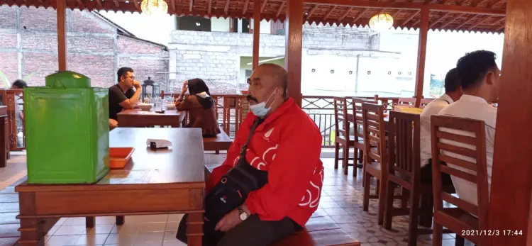 Sate Klatak Kambing Muda Pak Tong & warung kopi sedanten - Kusumanegara 4