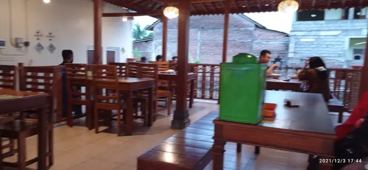 Sate Klatak Kambing Muda Pak Tong & warung kopi sedanten - Kusumanegara 3