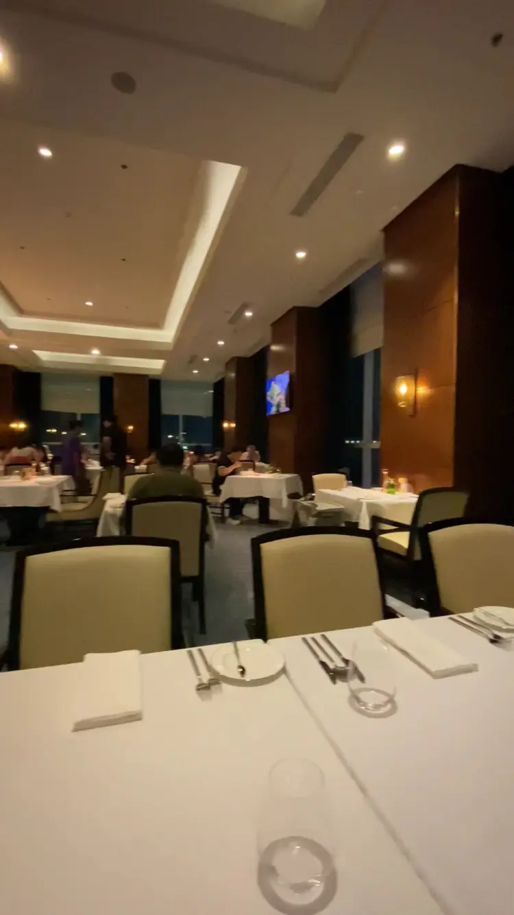 PA.SO.LA Restaurant 7