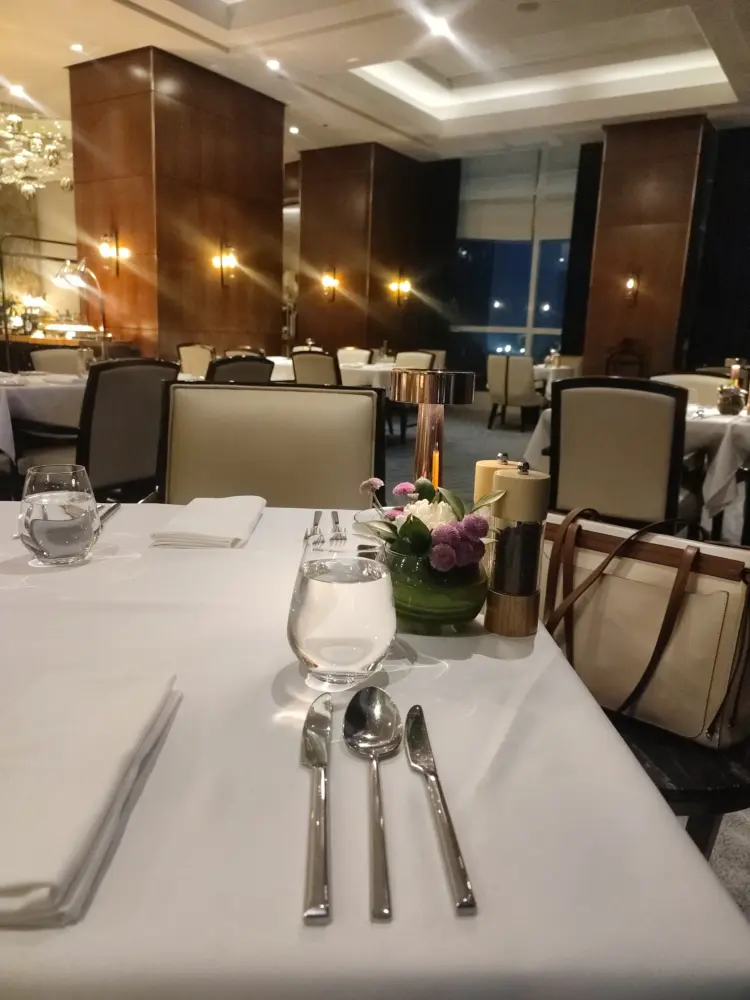 PA.SO.LA Restaurant 4