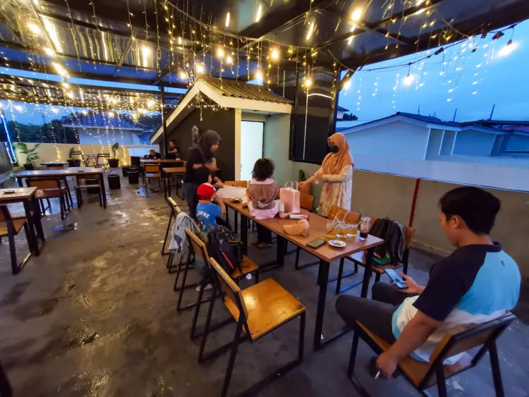 Kopi kota hujan (Kokojan Cafe) 3