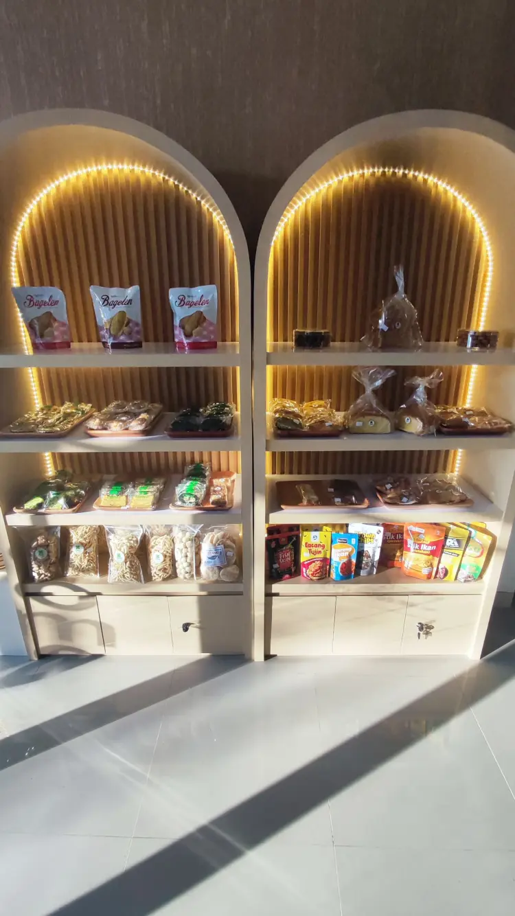 Clover Cakes and Coffee 5