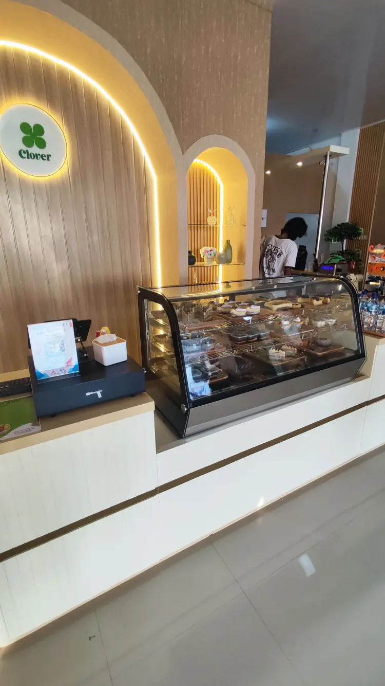 Clover Cakes and Coffee 4