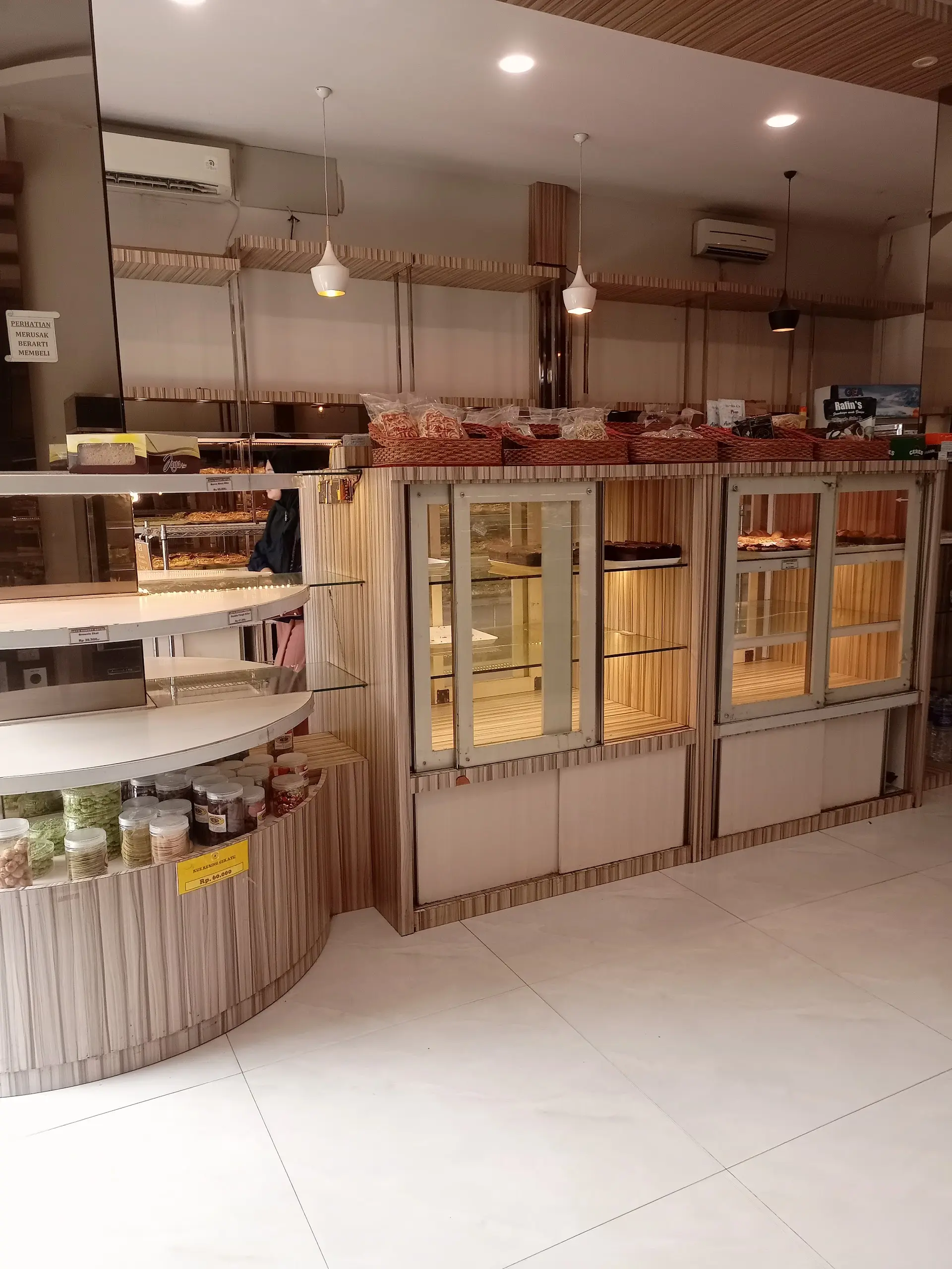 5k Bread, 10k Cake: Is Lampung's Go-To Bakery God-Tier or a Rip-off? 6