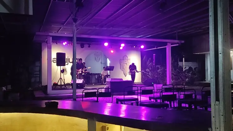 Se.tujuan Coffee & Eatery 10