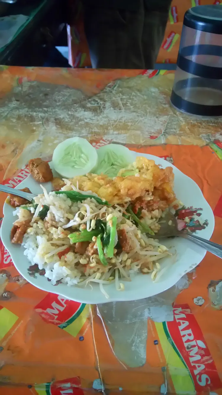 Warung Ayam Pedas Hj. Manijah Genteng 3