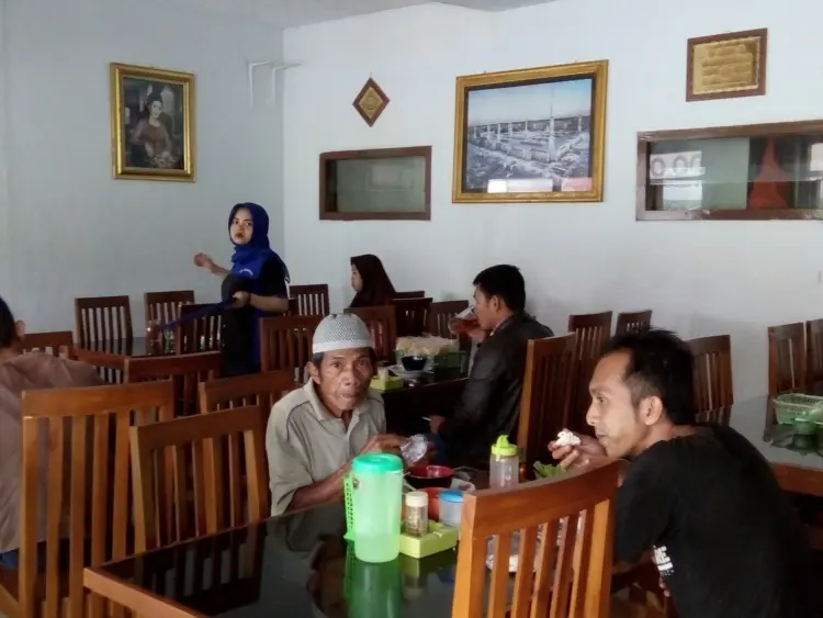 Rumah Makan Resmi Sari 4