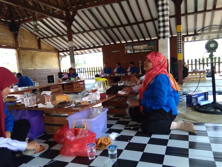 Belimbing Resto dan Cafe 6