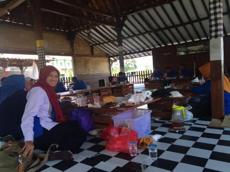 Belimbing Resto dan Cafe 9