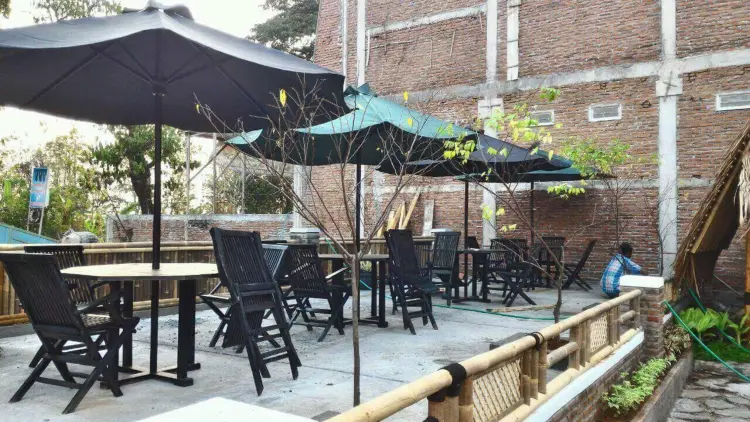 Belimbing Resto dan Cafe 10