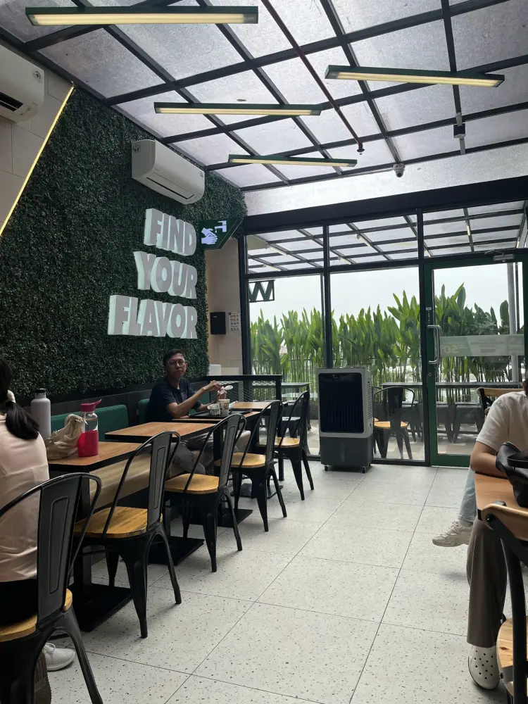 Wingstop Living World Denpasar 7
