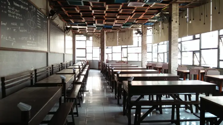 Raden'S Crispy Steak and Spicy Chicken 4