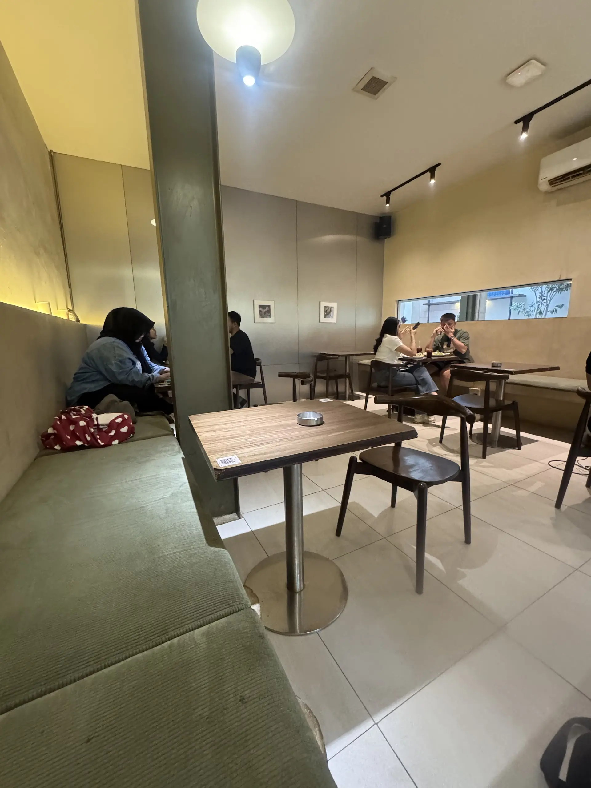 The food is a total rip-off, but why do I still go to Kopikalyan Menteng every week? 4