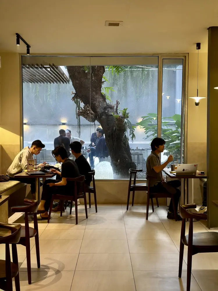 The food is a total rip-off, but why do I still go to Kopikalyan Menteng every week?