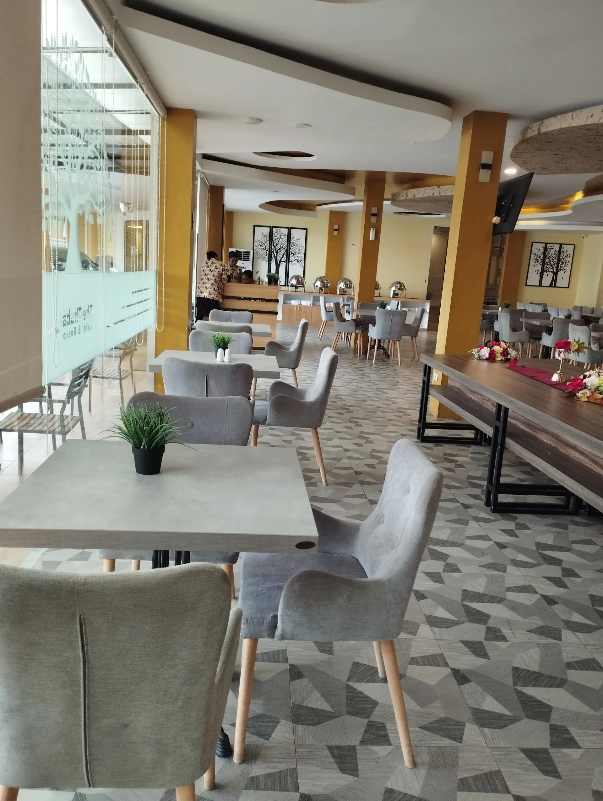 Who says hotel restaurants are a scam? This place in Lampung is Mantap from service to flavor 5