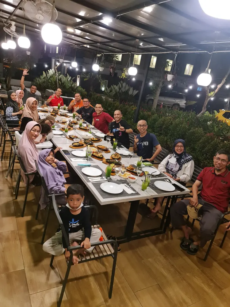 The Thuba Cafe' & Resto 6