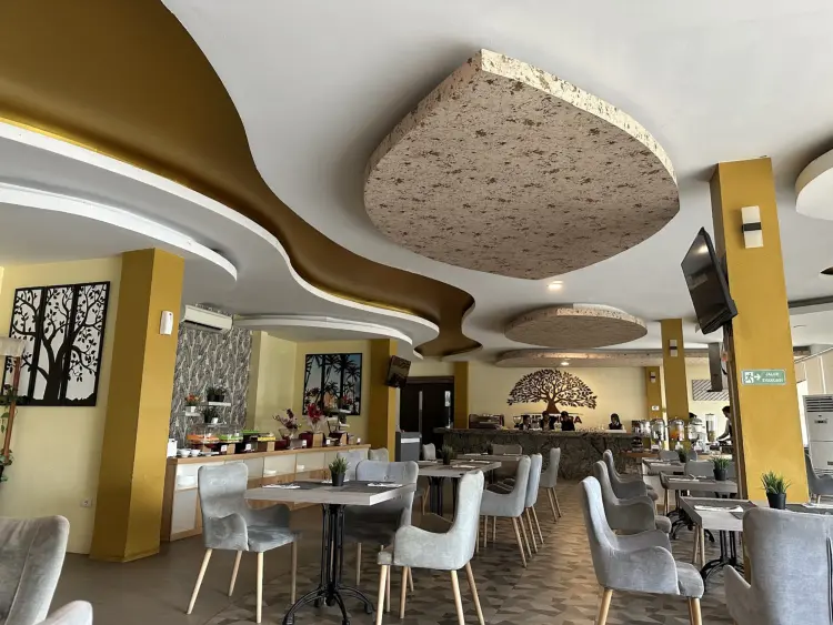 The Thuba Cafe' & Resto 7