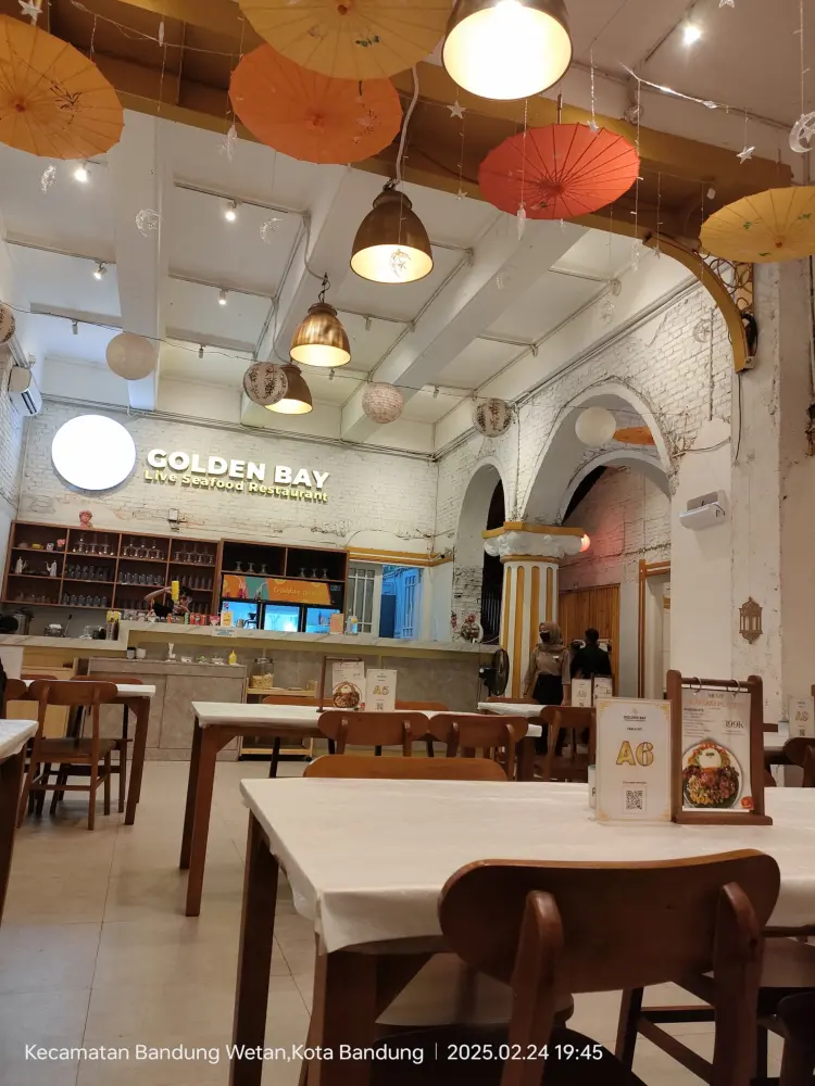 Golden Bay Live Seafood Restaurant Bandung 9