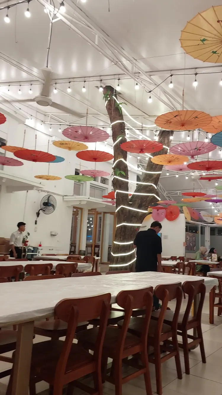 Golden Bay Live Seafood Restaurant Bandung 5