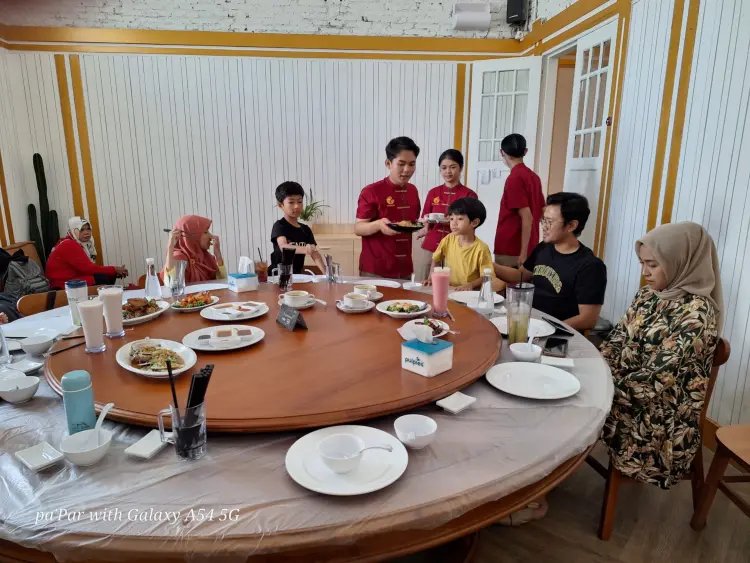 Golden Bay Live Seafood Restaurant Bandung 10