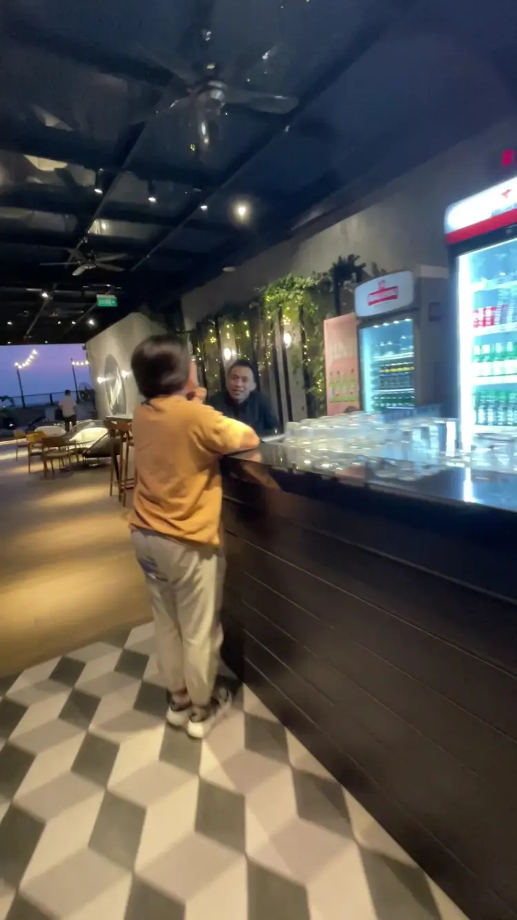 Juups Roofbar Jakarta 9