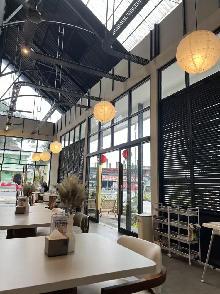 MAZA coffee & resto 7